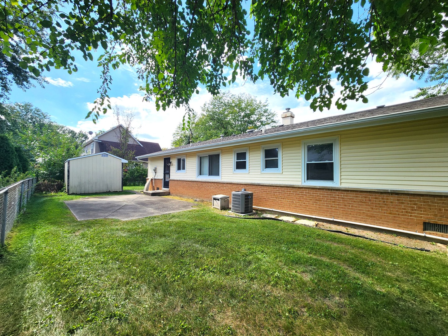 325 Spruce Lane Property Photo 6