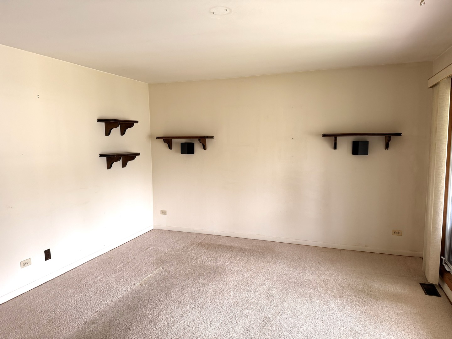 325 Spruce Lane Property Photo 8