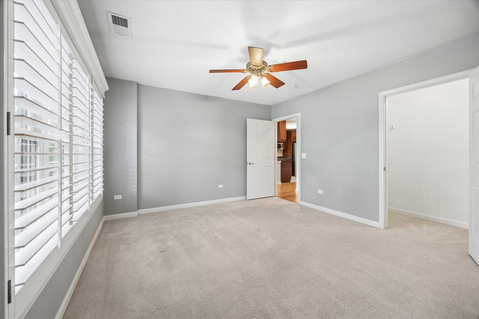 255 E Liberty Drive 203 Property Photo 11
