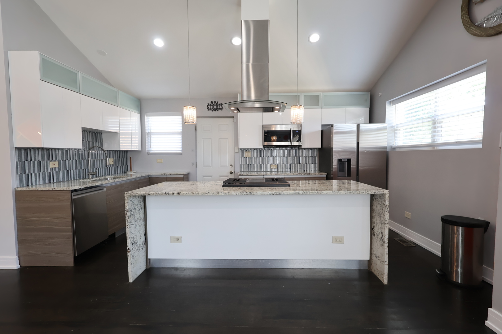 12534 S Lincoln Street Property Photo 5
