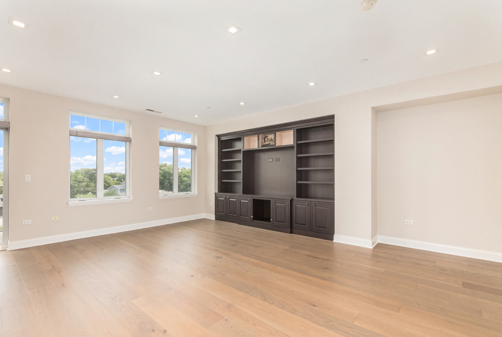 120 N Northwest Highway 405 Property Photo 6