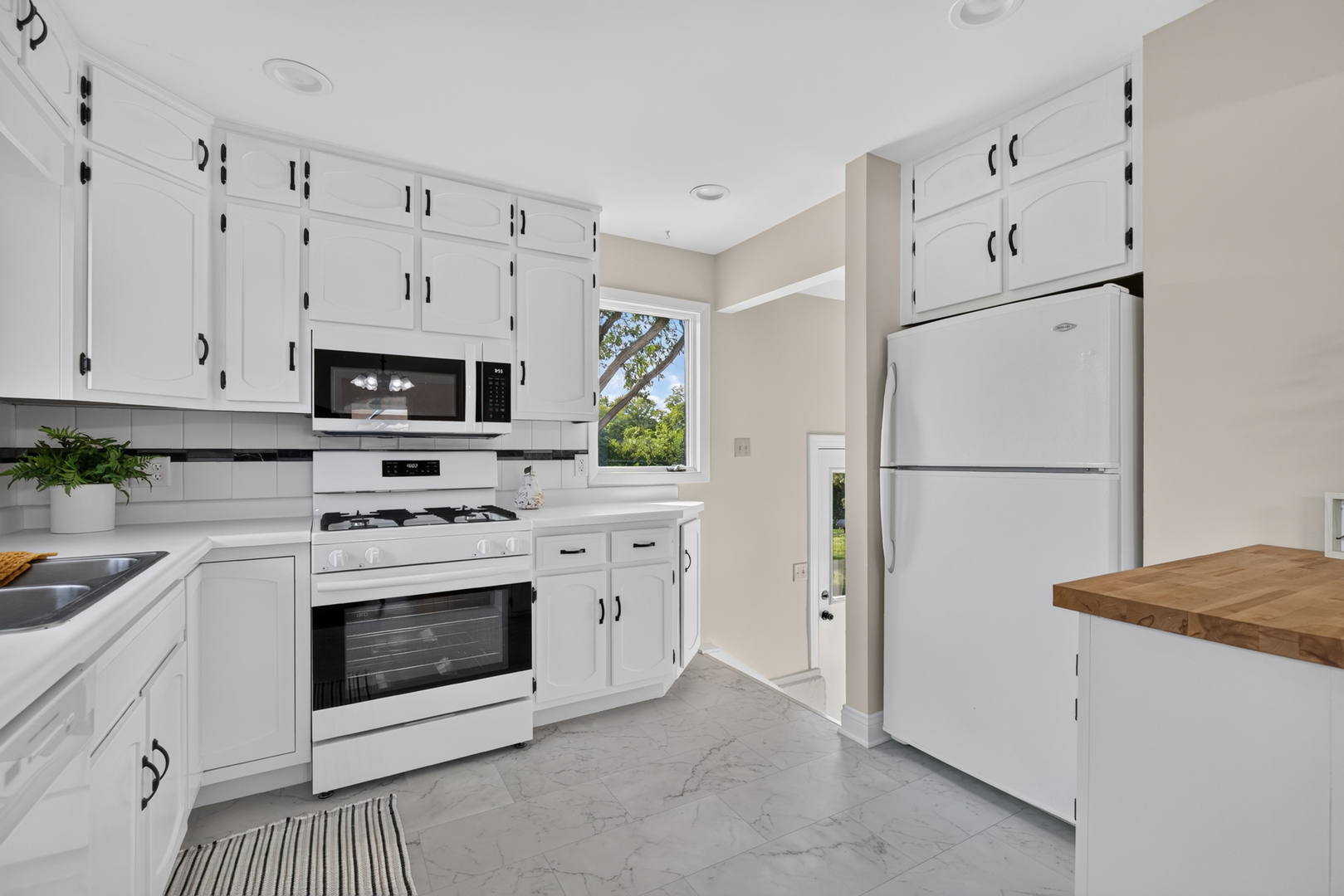 984 Pomeroy Street Property Photo 3