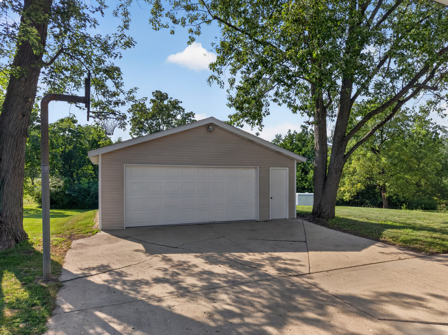 984 Pomeroy Street Property Photo 37