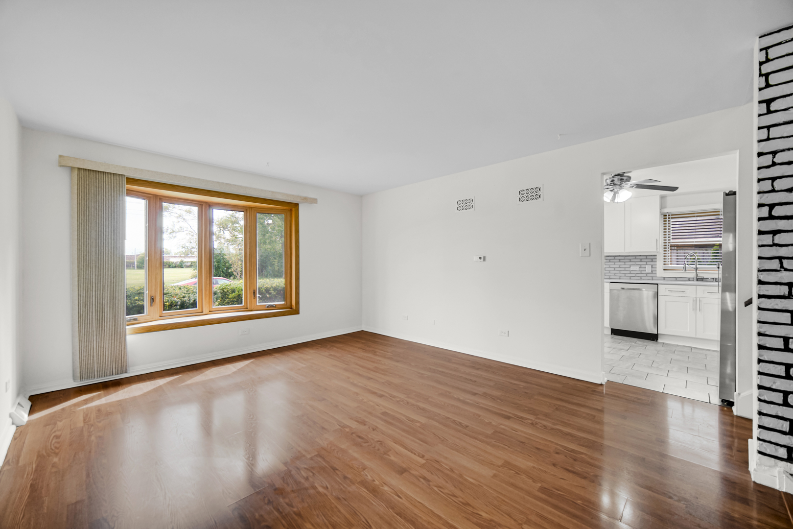 7506 W 83rd Place Property Photo 10