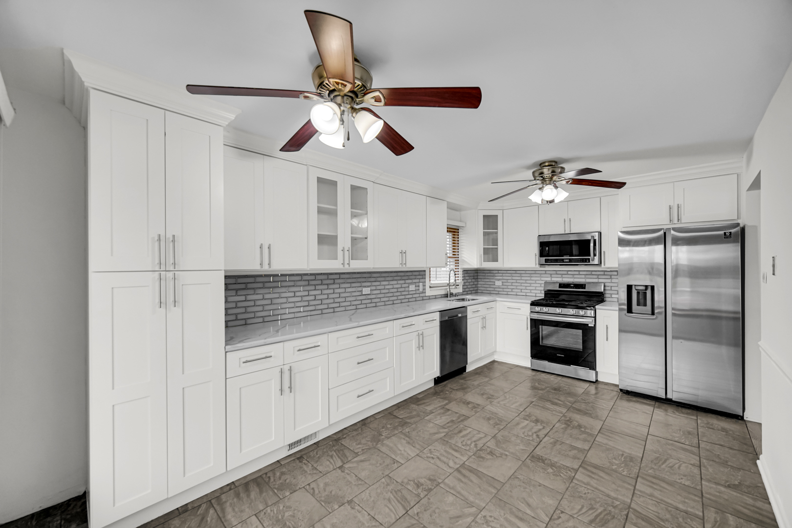 7506 W 83rd Place Property Photo 13