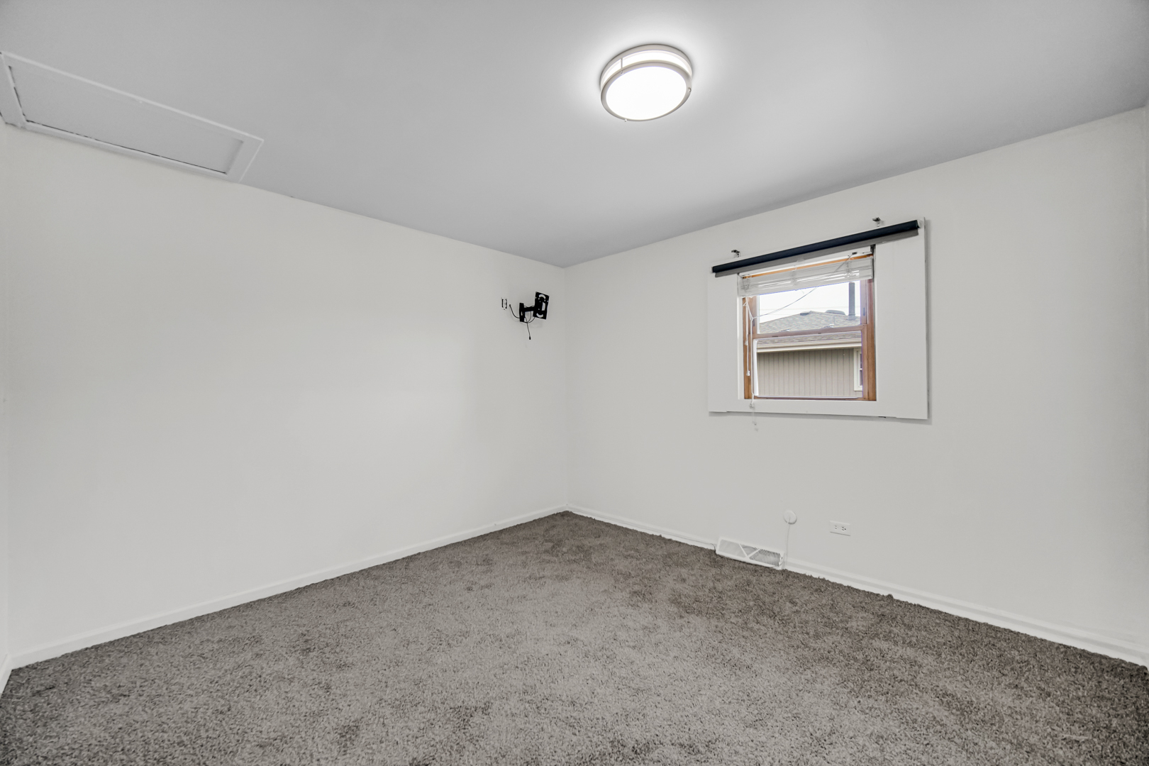 7506 W 83rd Place Property Photo 15
