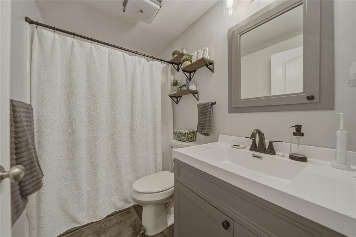 5564 S Greenland Drive Property Photo 10