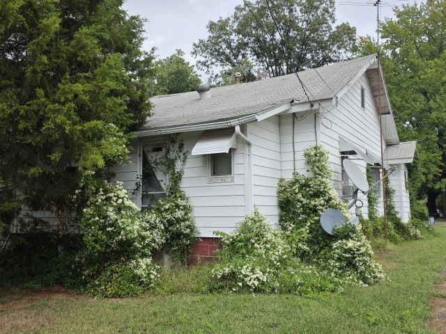 1029 S Mckinley Street Property Photo 3