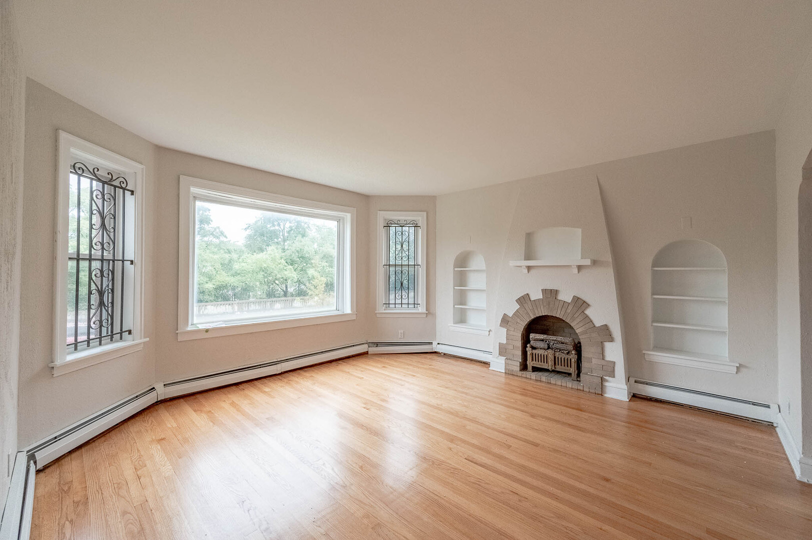 8344 S Lafayette Avenue Property Photo 2
