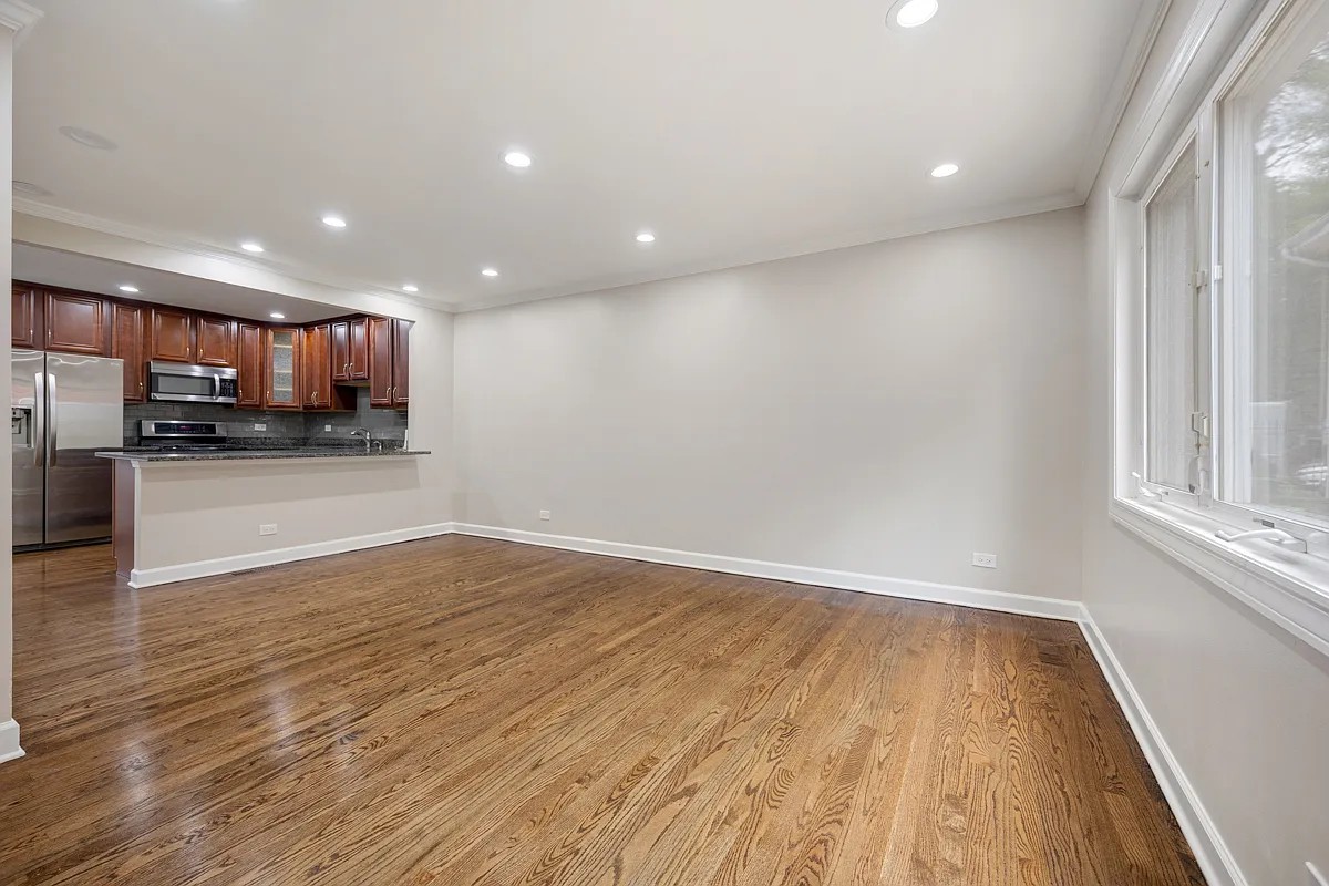1715 W Thome Avenue Property Photo 7