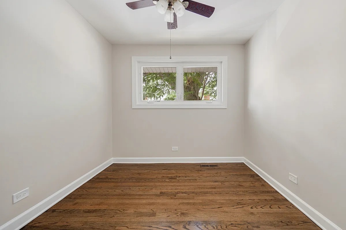 1715 W Thome Avenue Property Photo 12