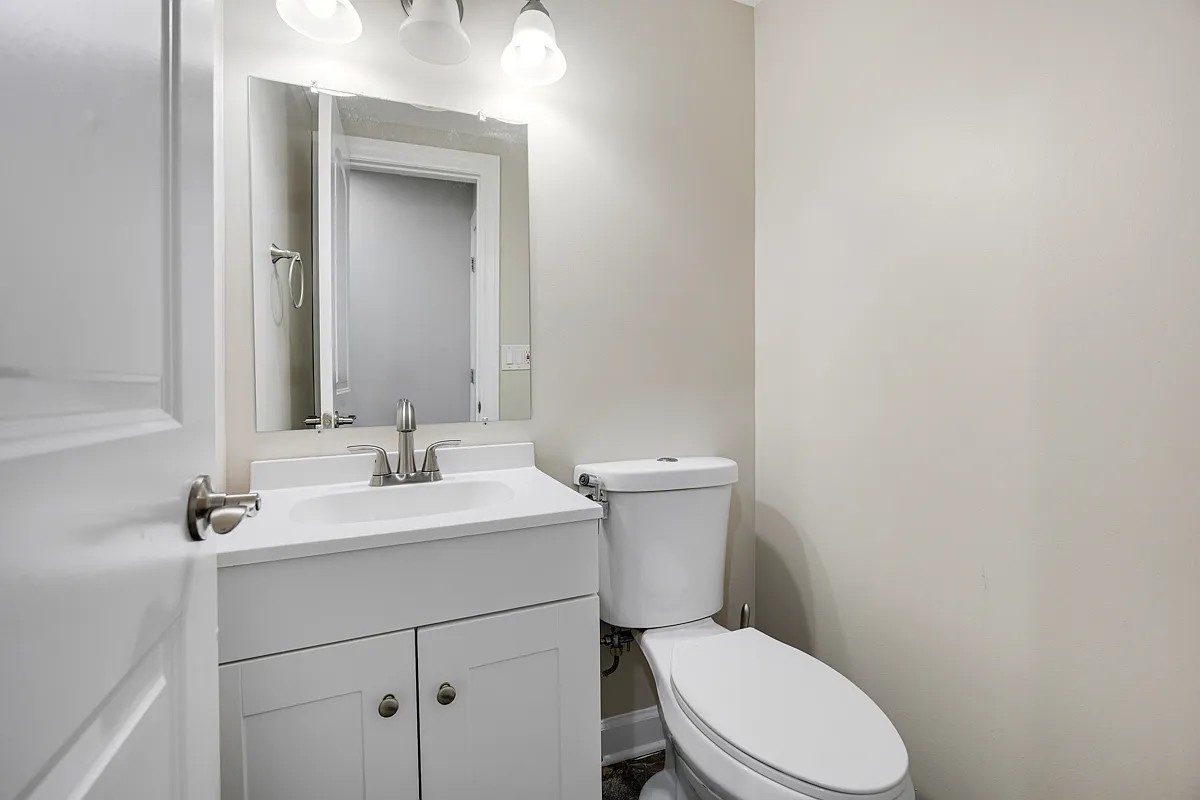 1715 W Thome Avenue Property Photo 17