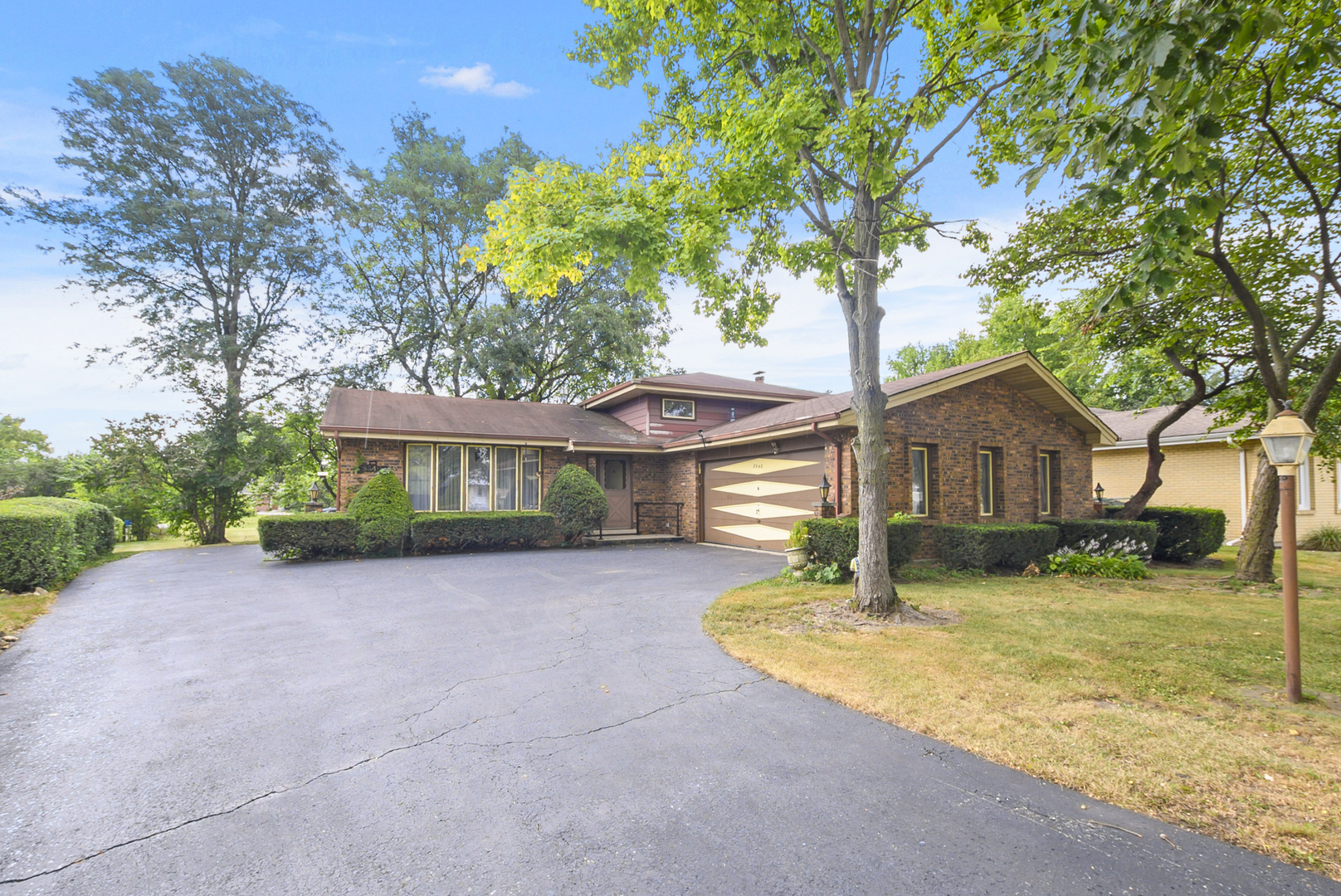 8540 Candlelight Drive Property Photo 4