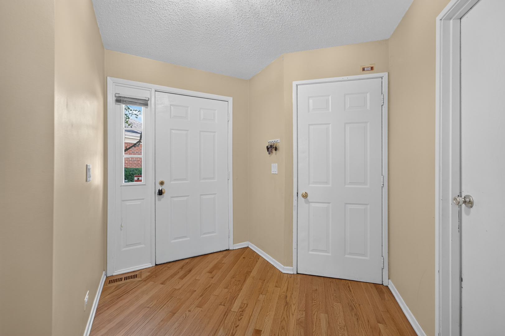 755 W Happfield Drive Property Photo 3