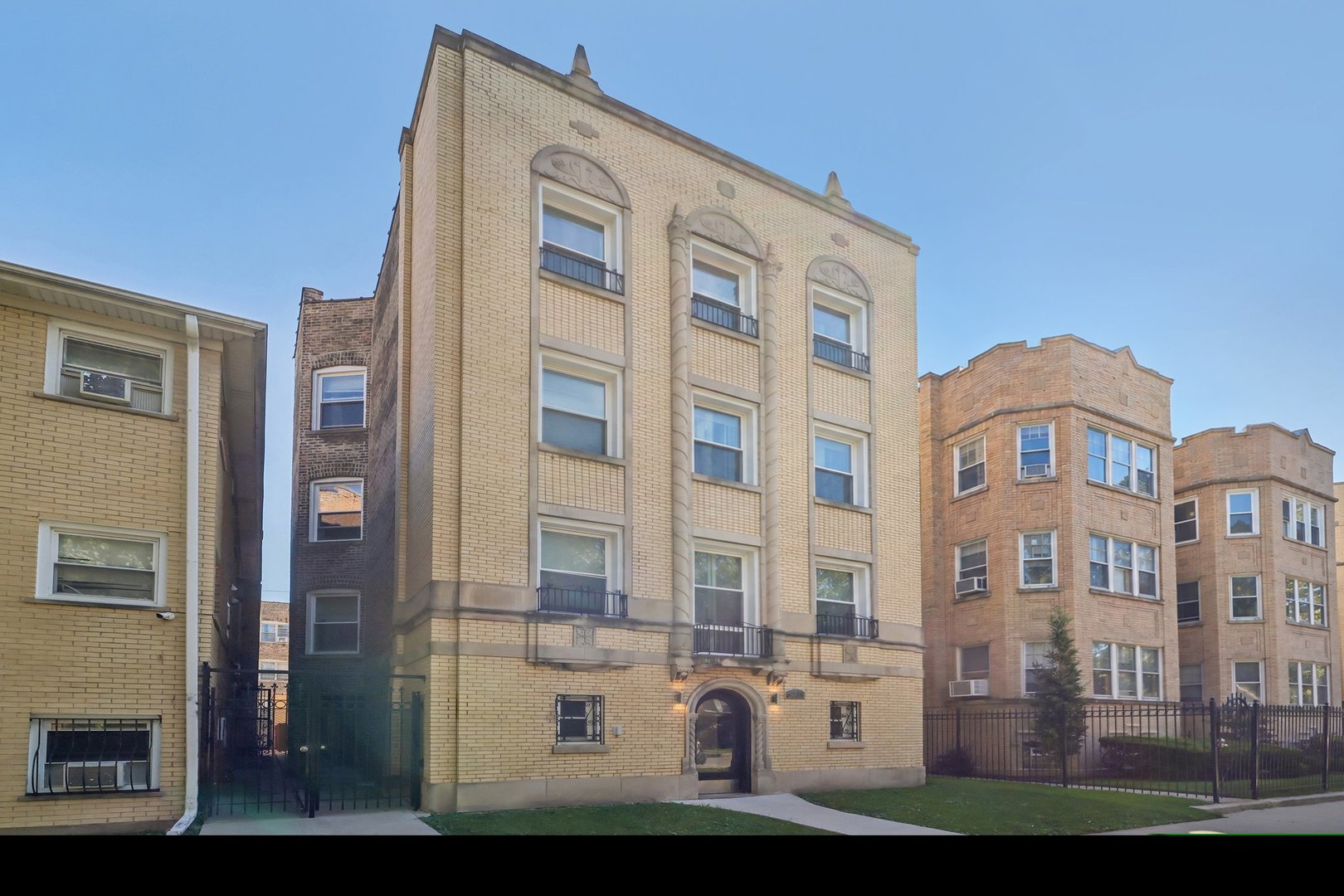 6235 N Francisco Avenue Property Photo 1