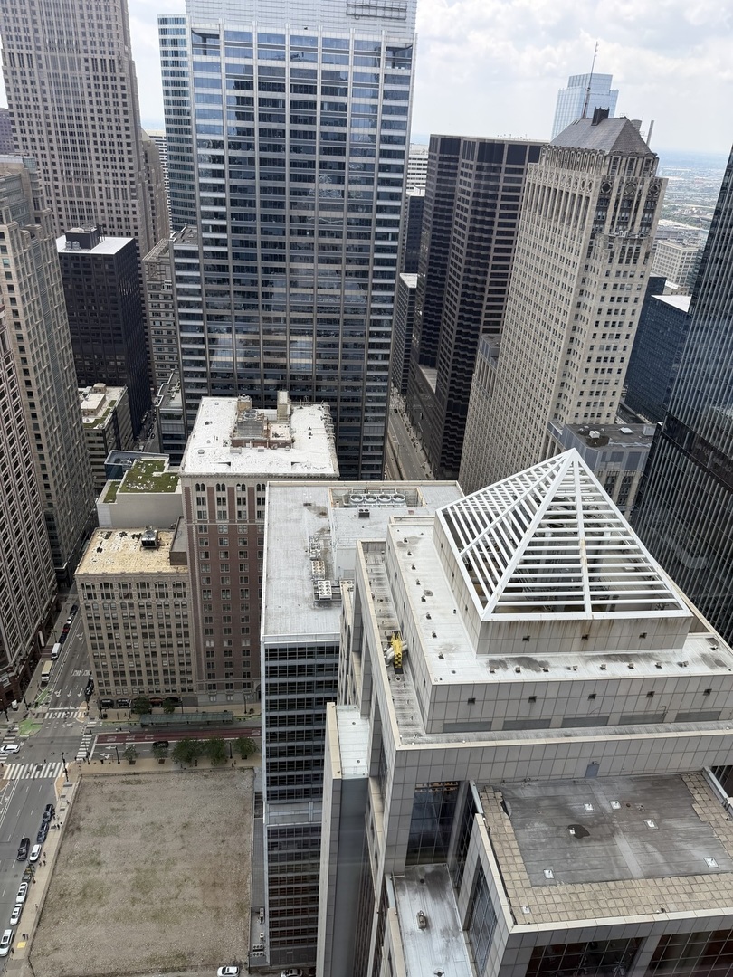 155 N Wacker Drive Property Photo 1