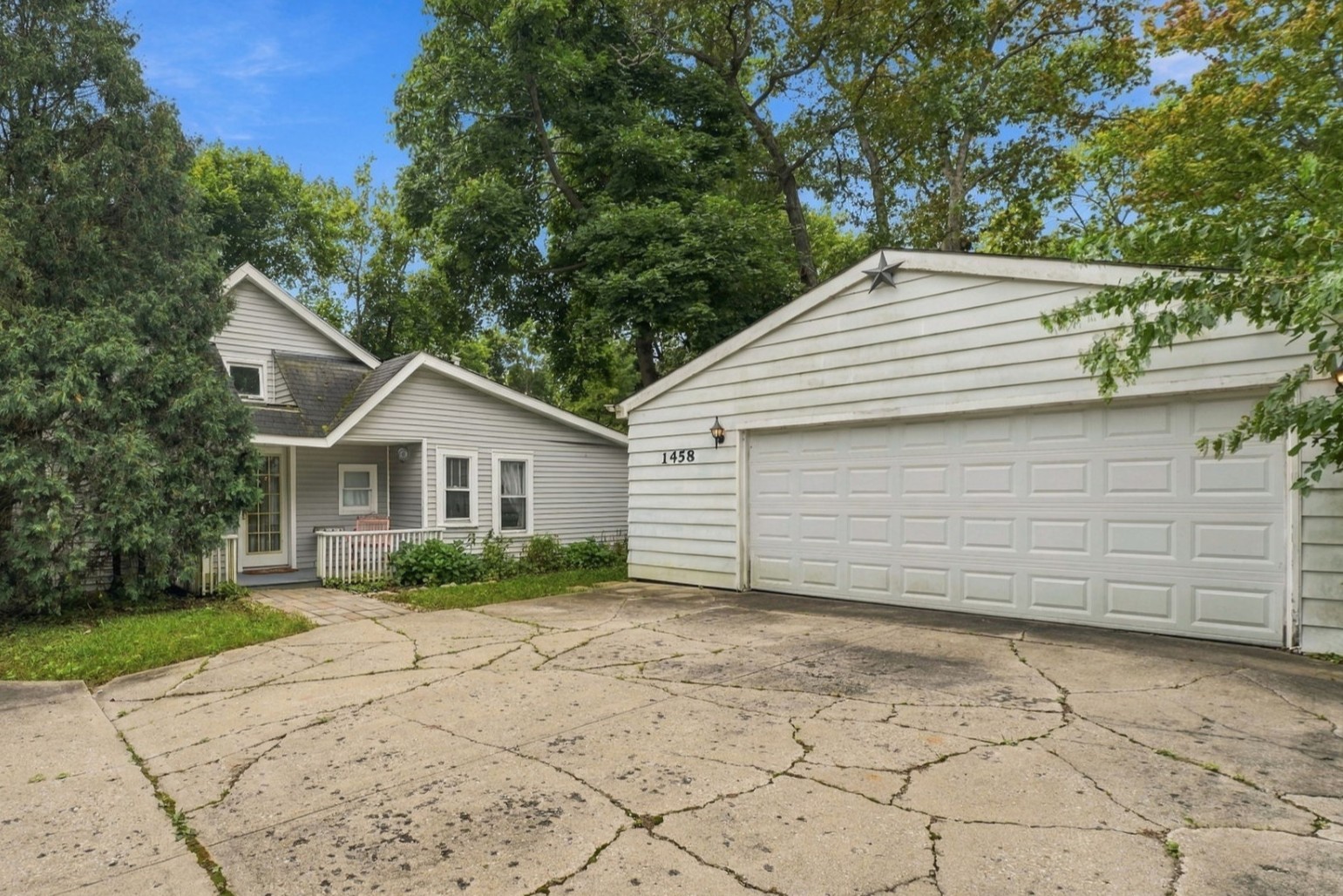 1458 Linden Avenue Property Photo 1