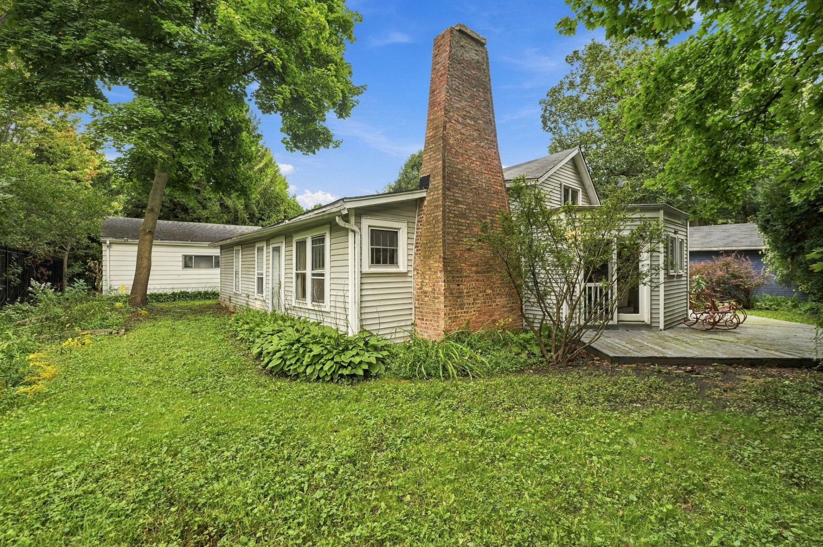 1458 Linden Avenue Property Photo 2