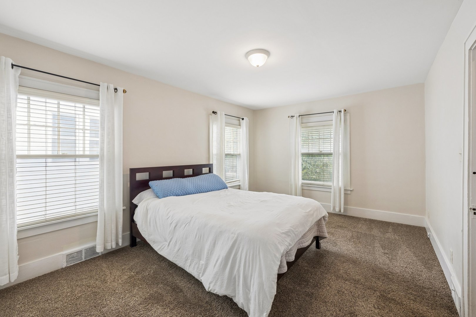 2509 Pershing Avenue Property Photo 16