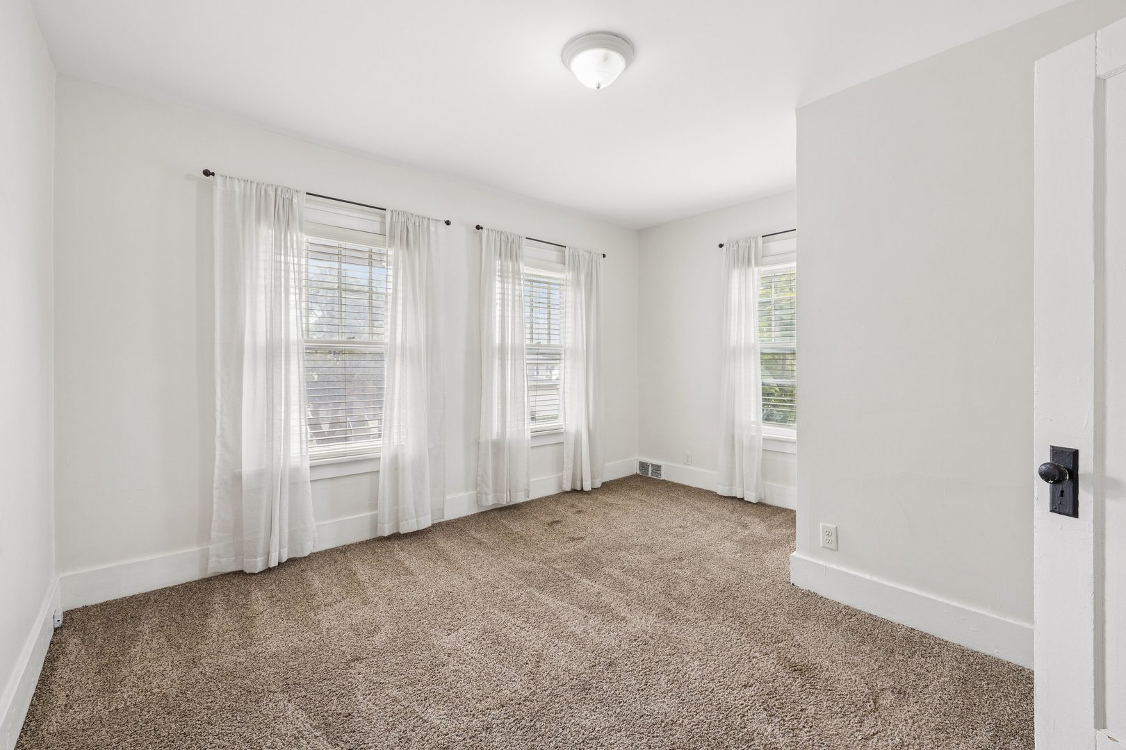 2509 Pershing Avenue Property Photo 21