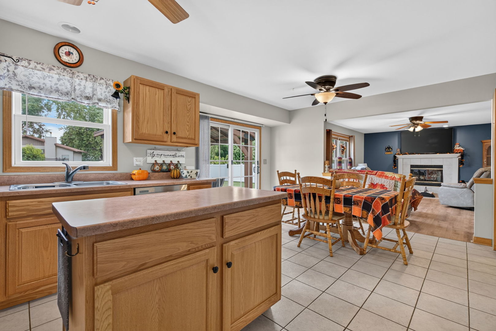 706 Country Squire Court Property Photo 11