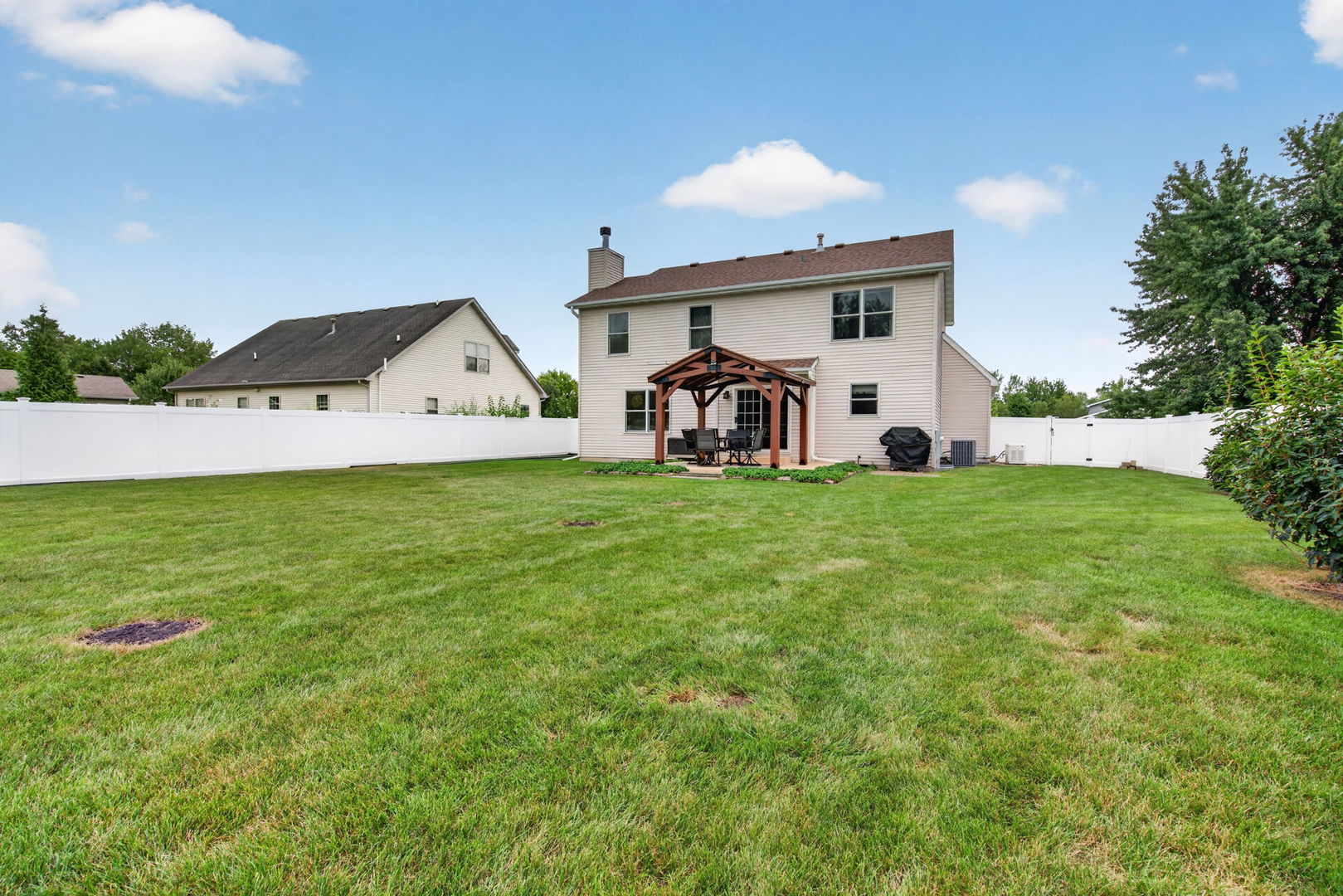 706 Country Squire Court Property Photo 32