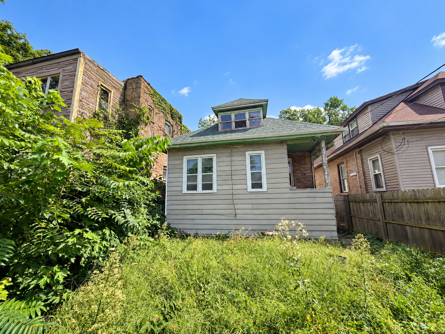 7522 S Perry Avenue Property Photo 2