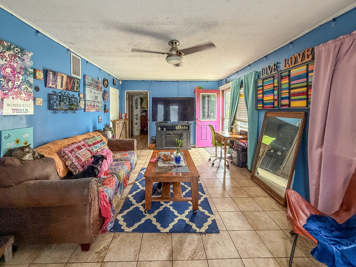 301 W Center Street Property Photo 4