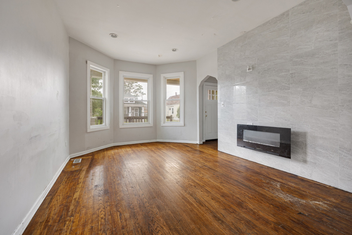 1508 W 72nd Street Property Photo 2