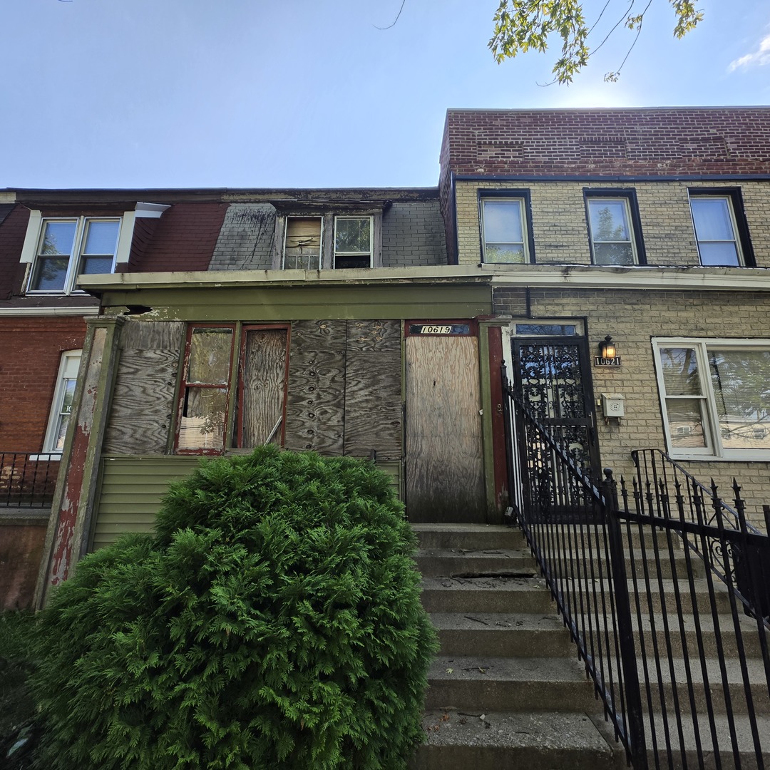 10619 S Champlain Avenue Property Photo 2