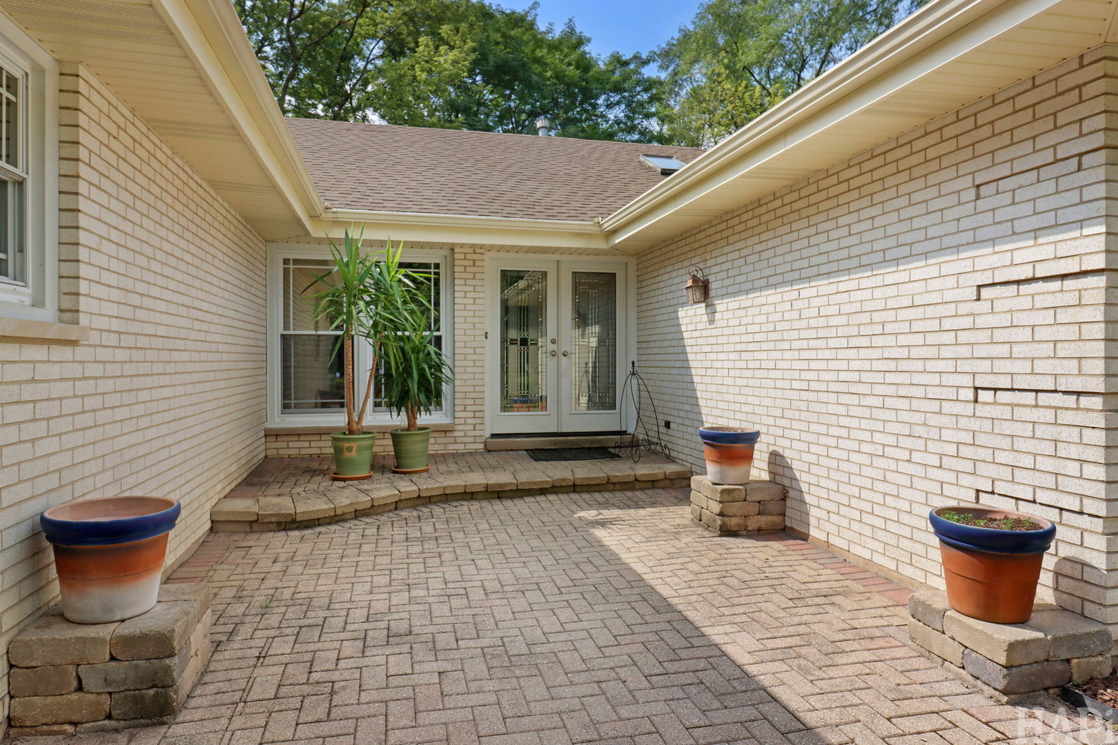 994 Commonwealth Court Property Photo 3