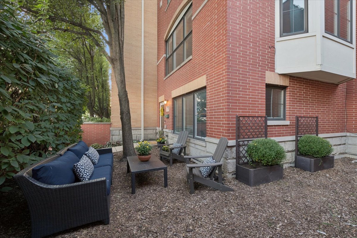 1192 Clarence Avenue 18 Property Photo 2