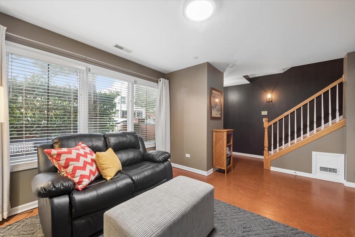 1192 Clarence Avenue 18 Property Photo 3