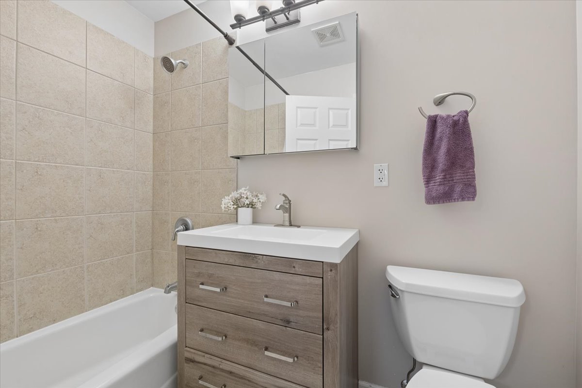 1192 Clarence Avenue 18 Property Photo 19