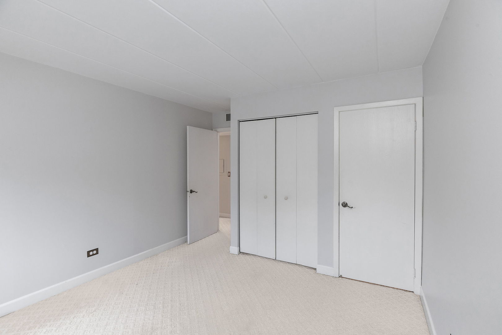 111 E Janata Boulevard 2a Property Photo 5