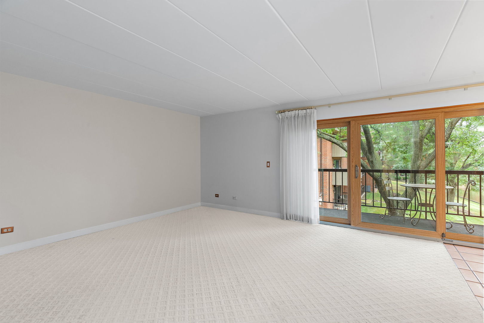 111 E Janata Boulevard 2a Property Photo 6