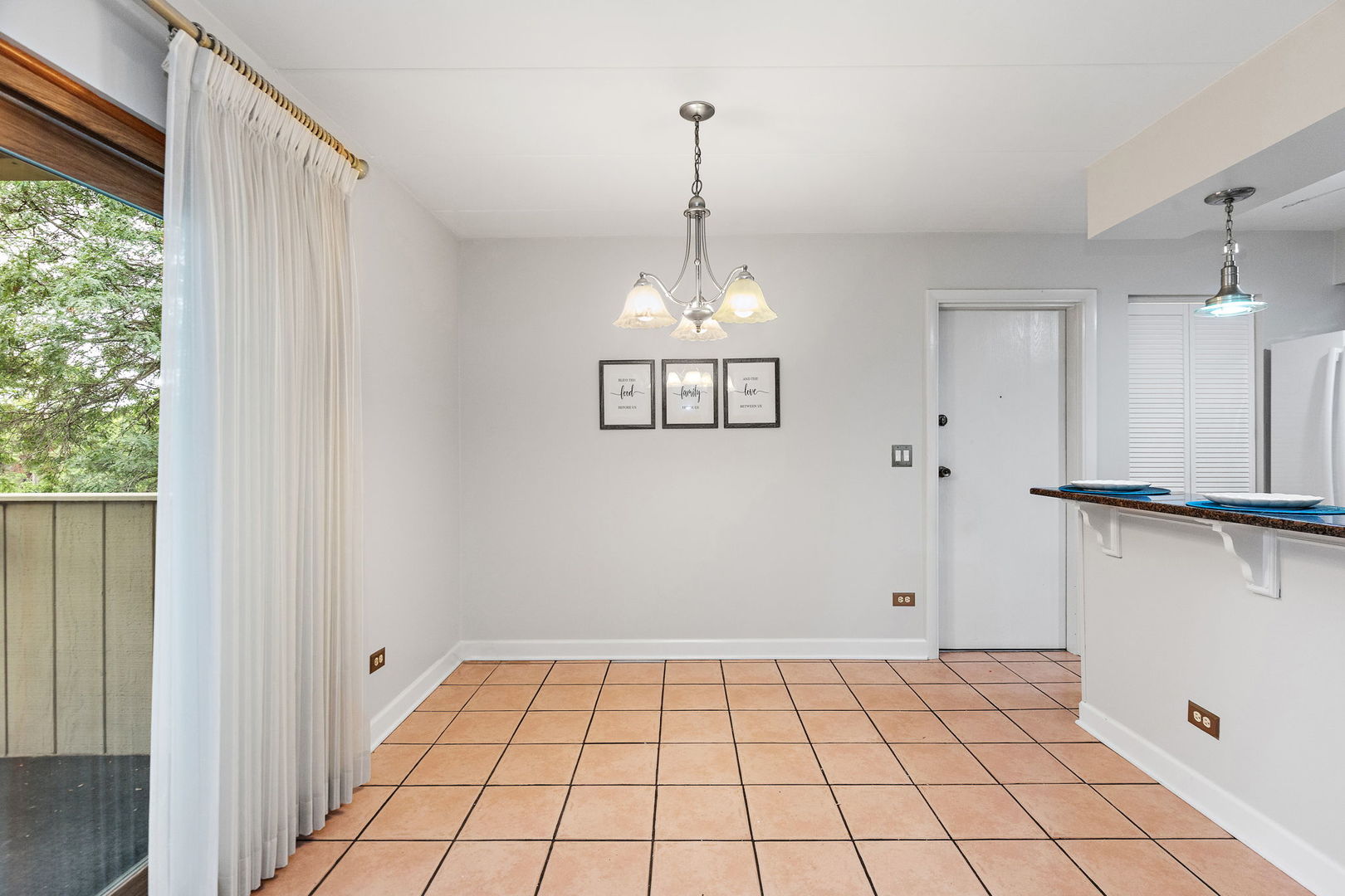 111 E Janata Boulevard 2a Property Photo 10