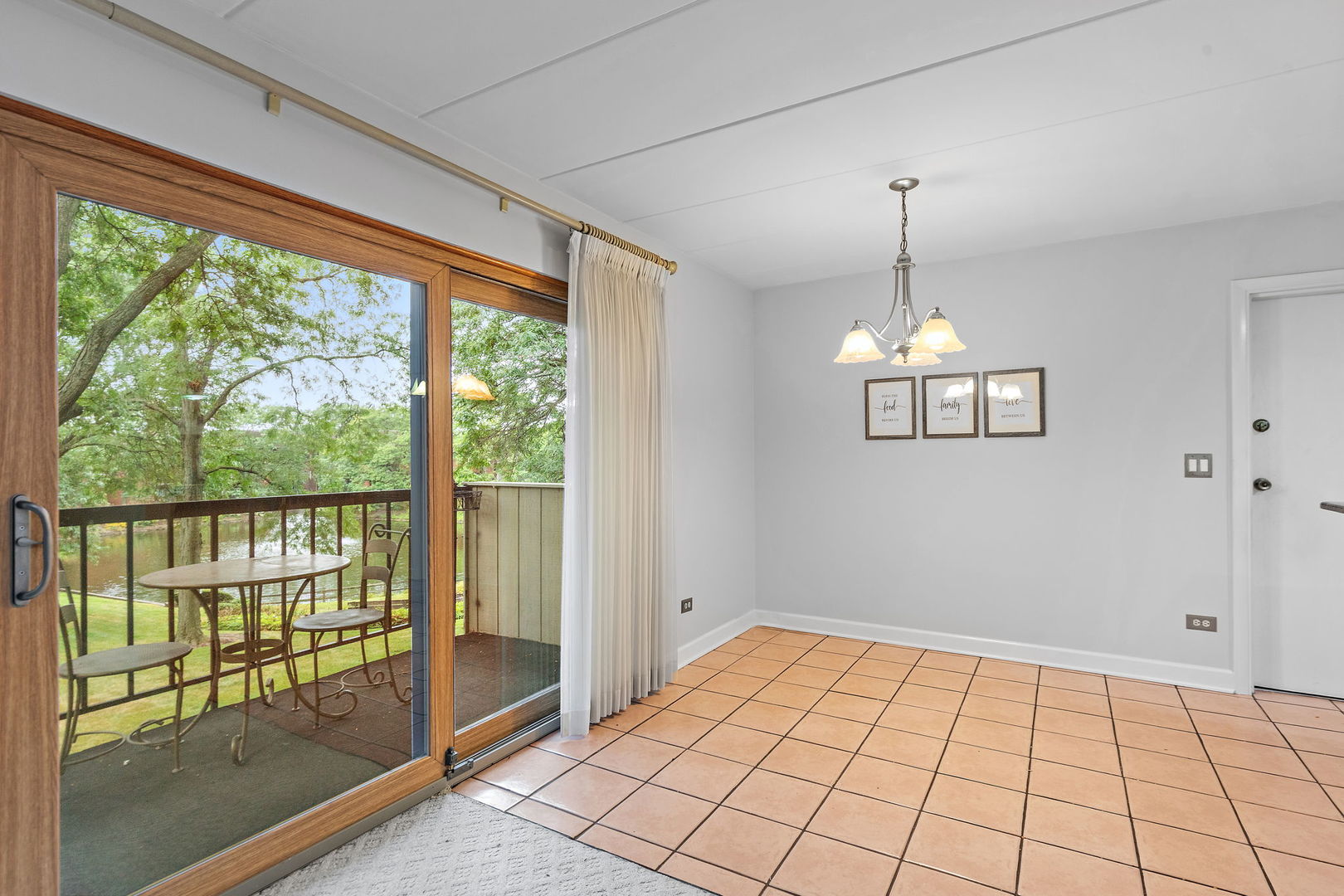 111 E Janata Boulevard 2a Property Photo 11