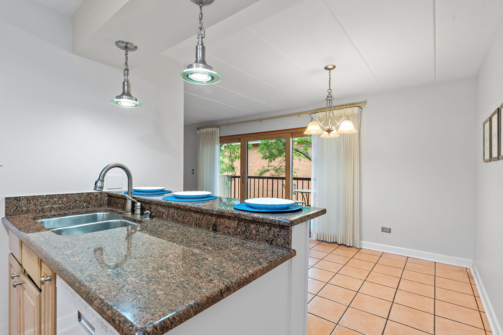 111 E Janata Boulevard 2a Property Photo 13