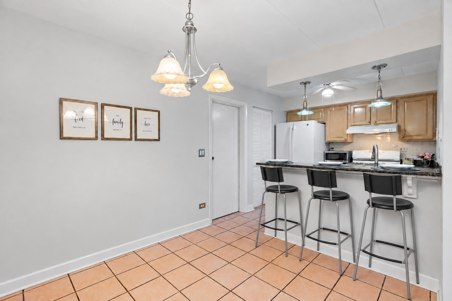 111 E Janata Boulevard 2a Property Photo 14