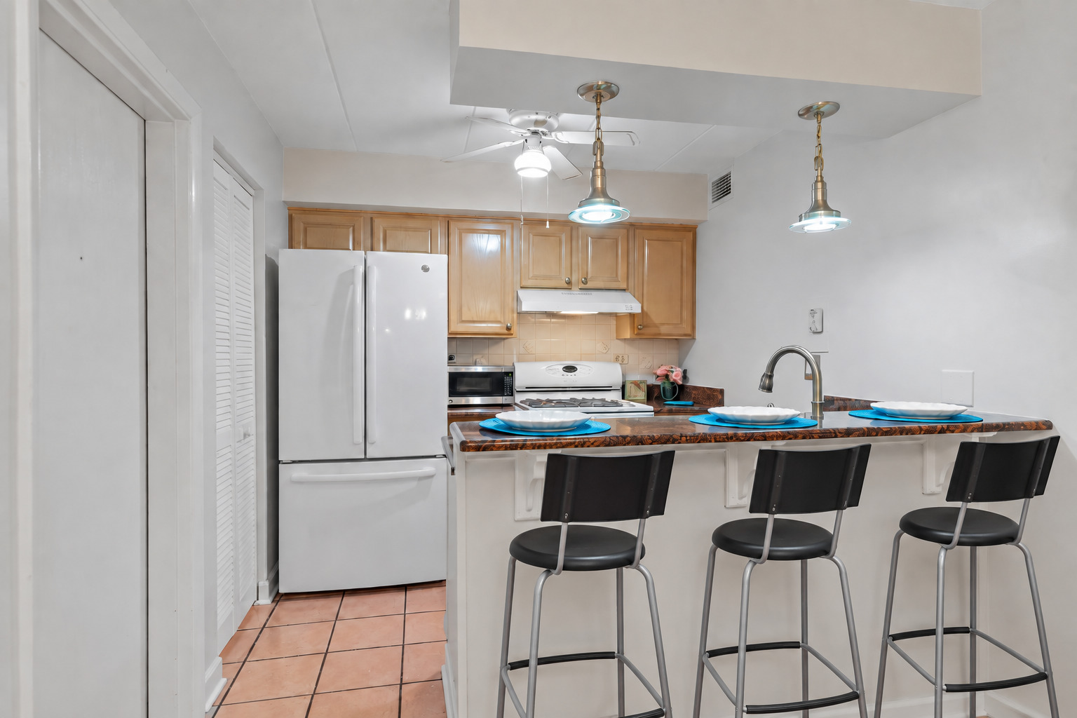 111 E Janata Boulevard 2a Property Photo 15