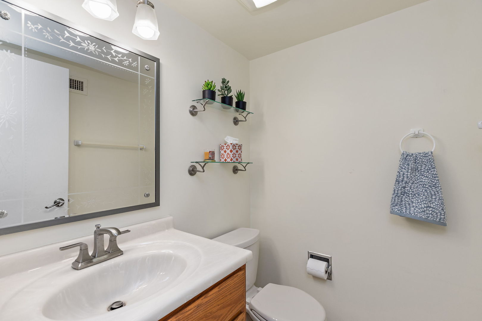 111 E Janata Boulevard 2a Property Photo 17
