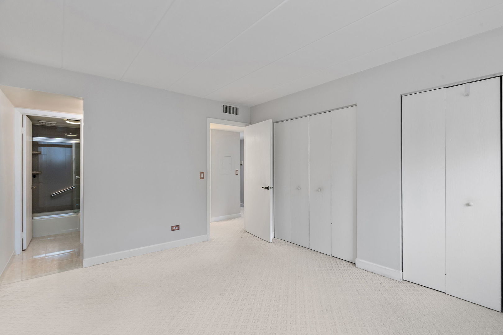 111 E Janata Boulevard 2a Property Photo 18