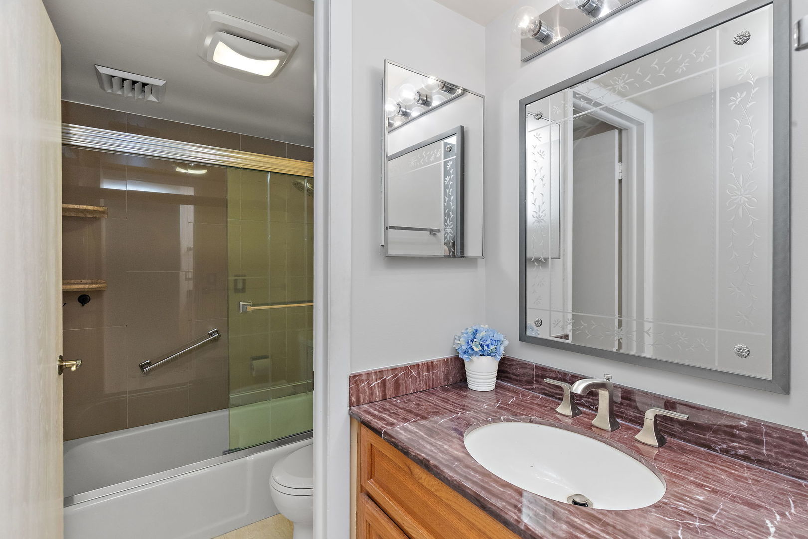 111 E Janata Boulevard 2a Property Photo 20