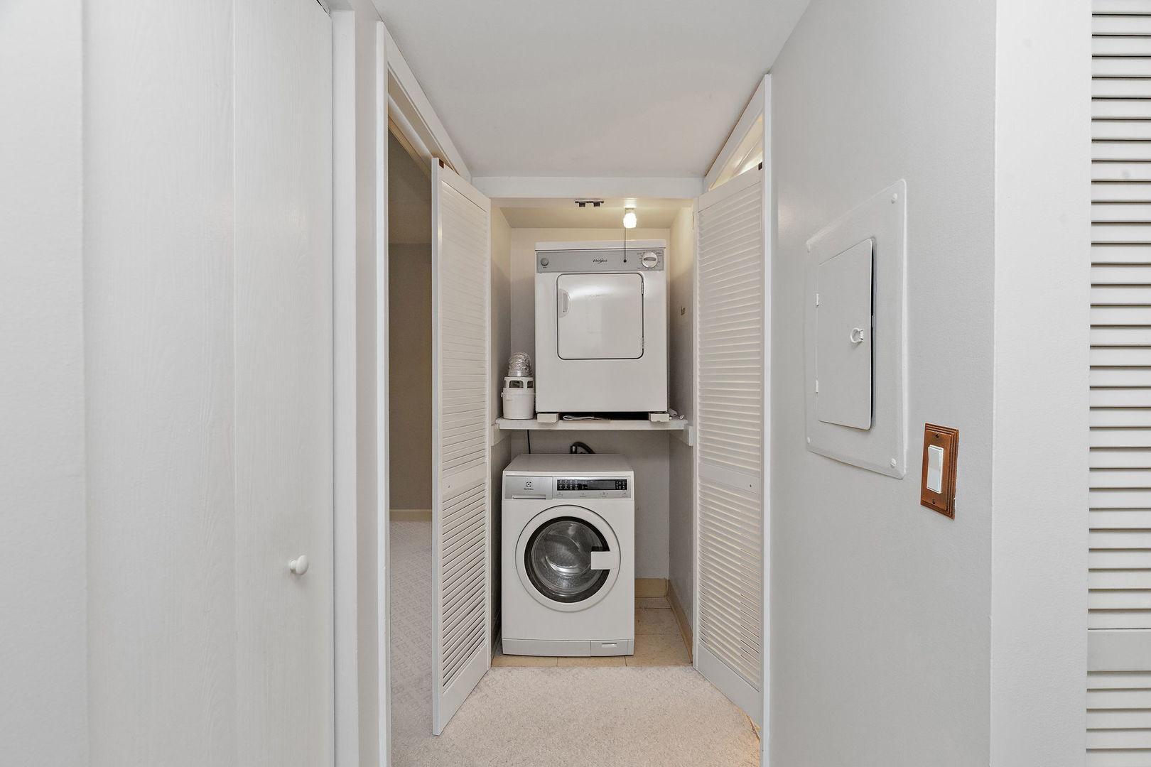 111 E Janata Boulevard 2a Property Photo 21