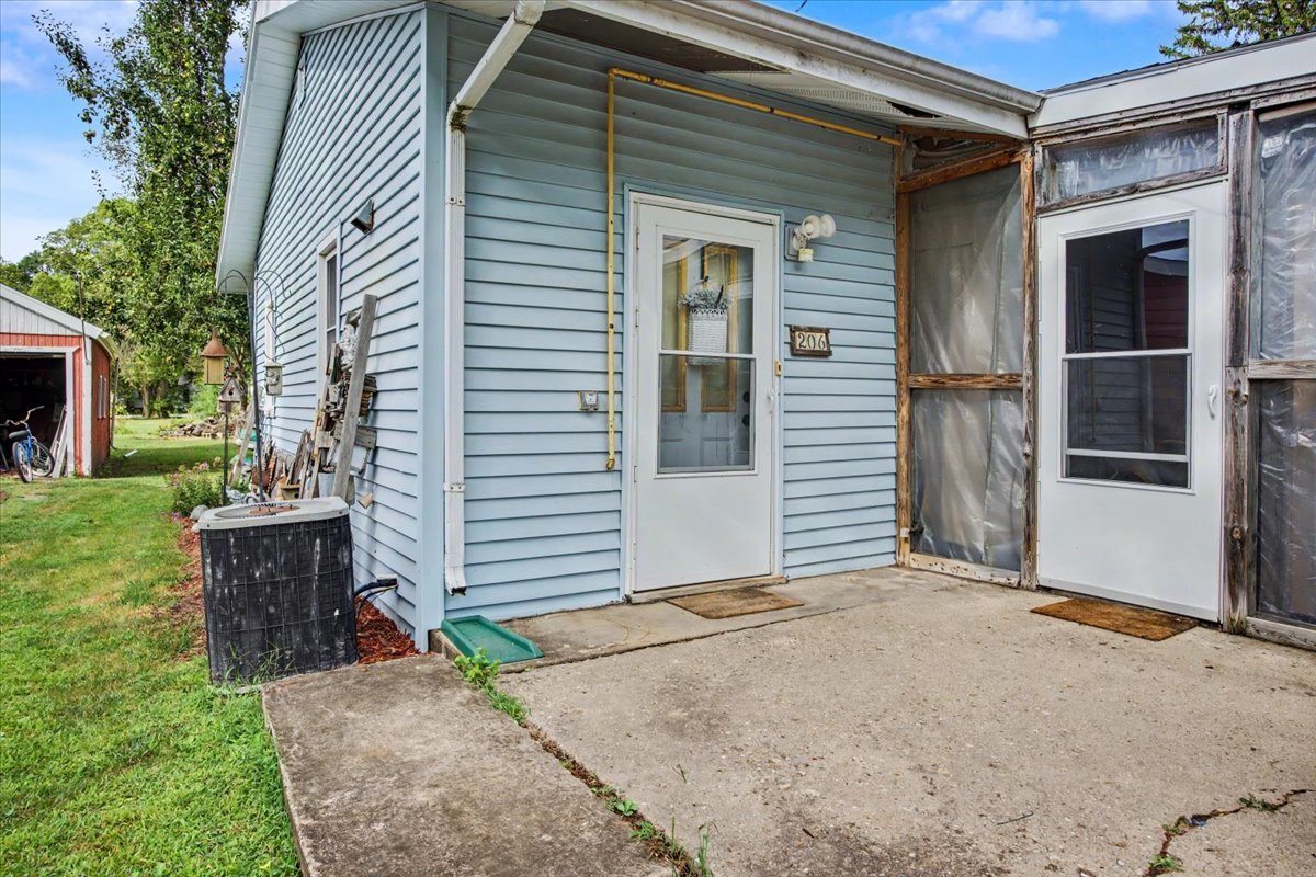 206 Park Street Property Photo 2