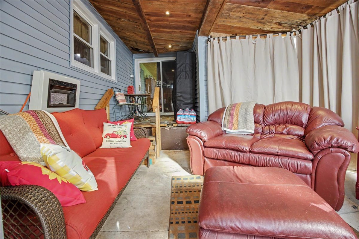 206 Park Street Property Photo 3