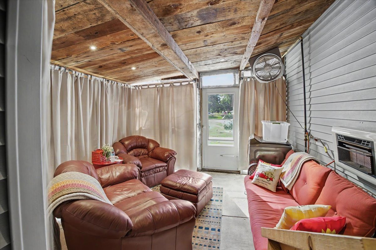 206 Park Street Property Photo 4