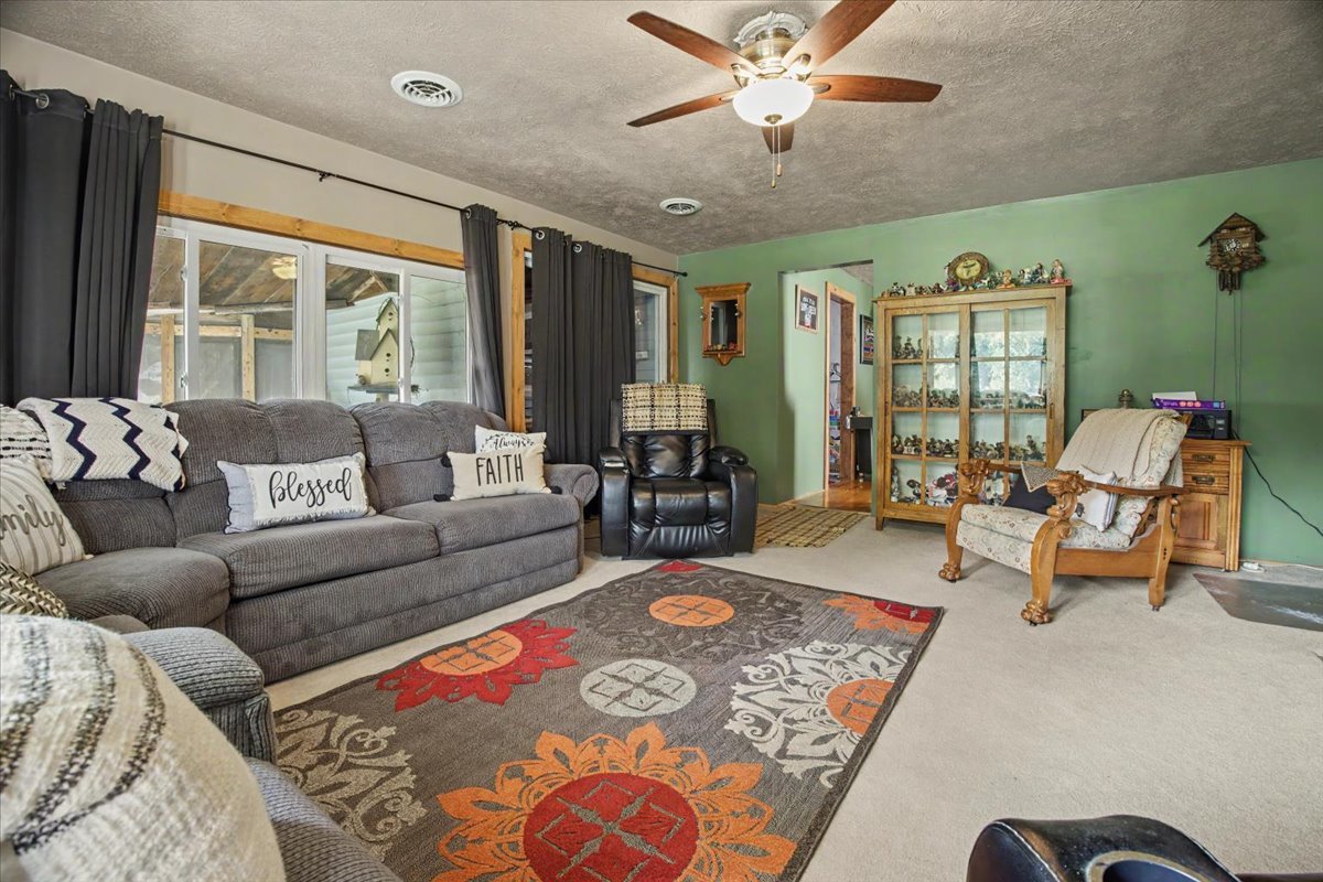 206 Park Street Property Photo 7