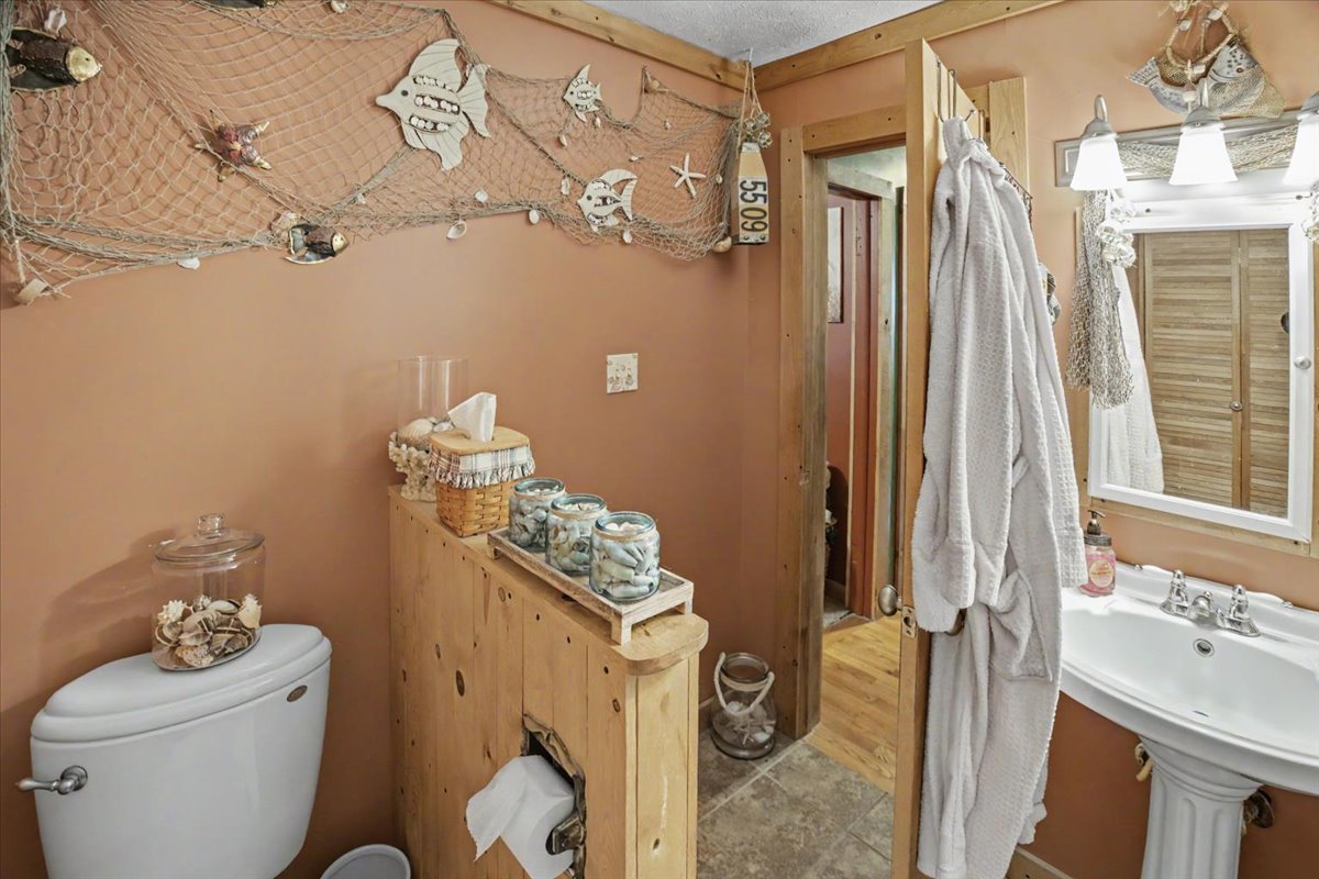 206 Park Street Property Photo 25